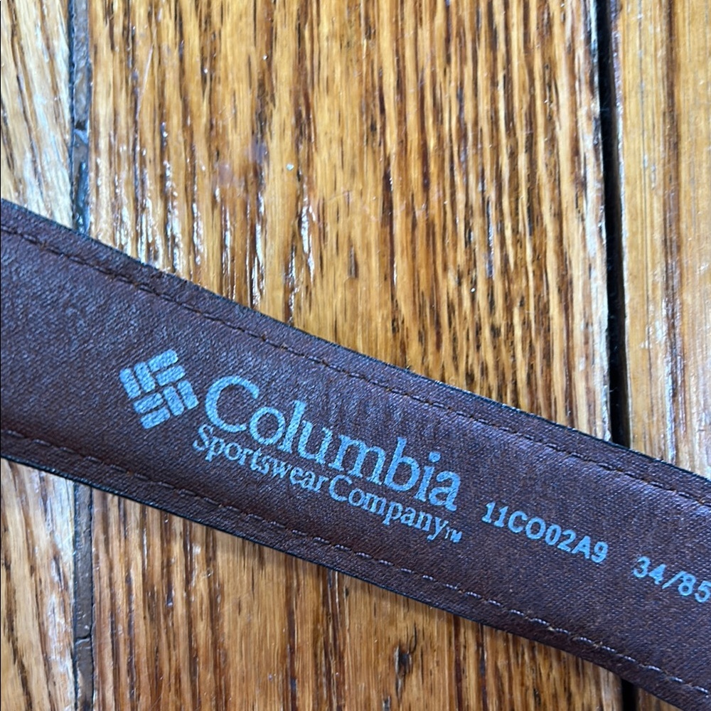 Columbia leather belt.  Size 34.  Fair condition. See photos. Price will reflect